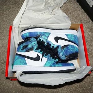 Women tye dye Jordan’s size 7